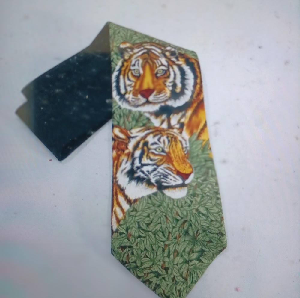 Animal Tracks hidden hunters Tiger tie